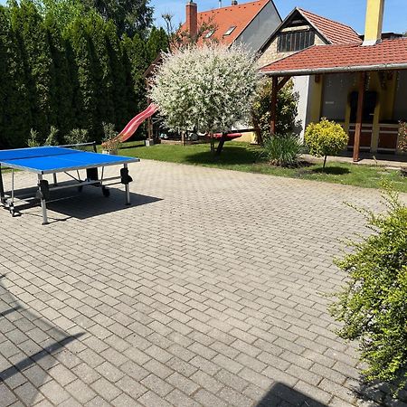 Árvíz Apartman Szeged Esterno foto