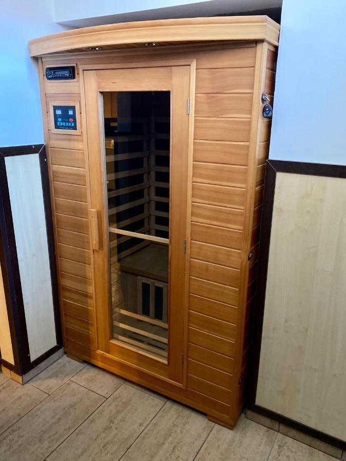 Árvíz Apartman Szeged Esterno foto