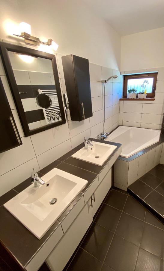 Árvíz Apartman Szeged Esterno foto