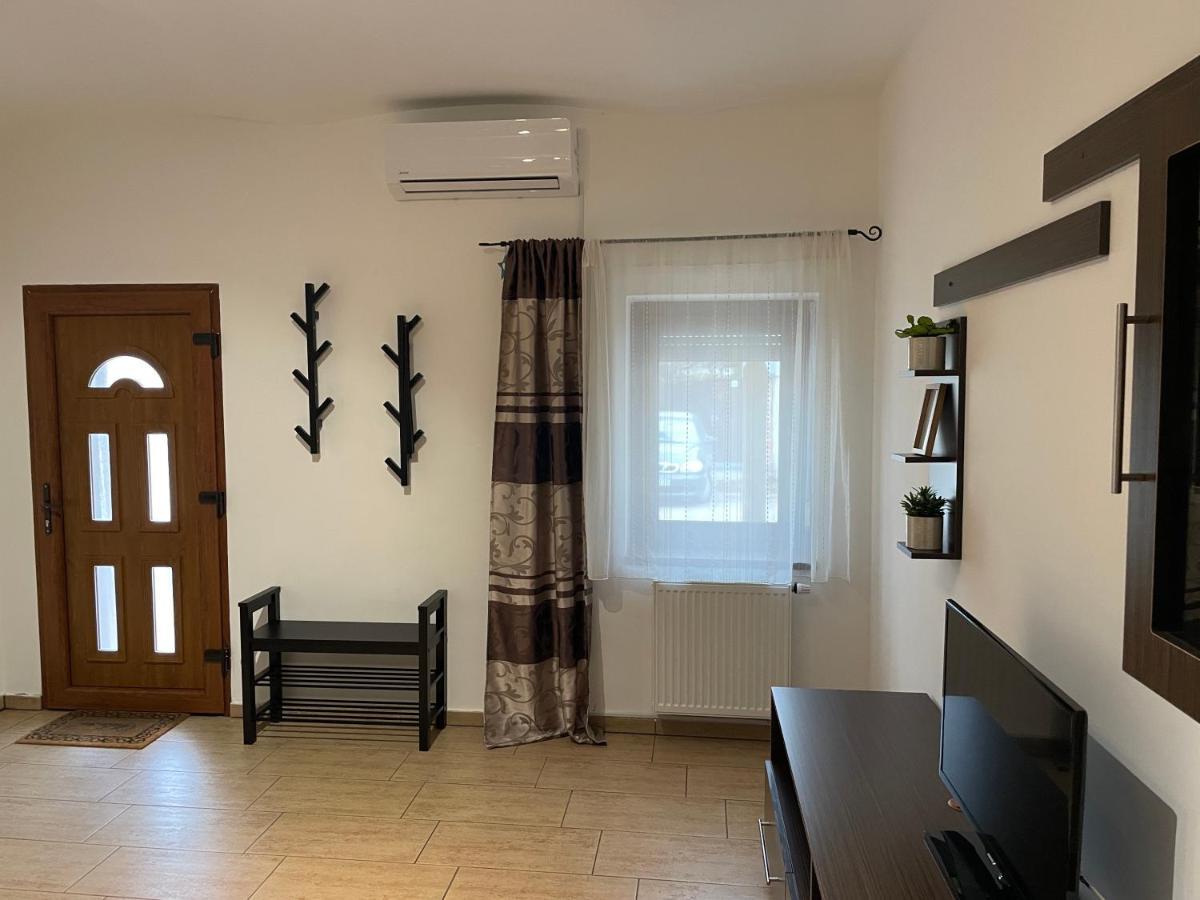 Árvíz Apartman Szeged Esterno foto