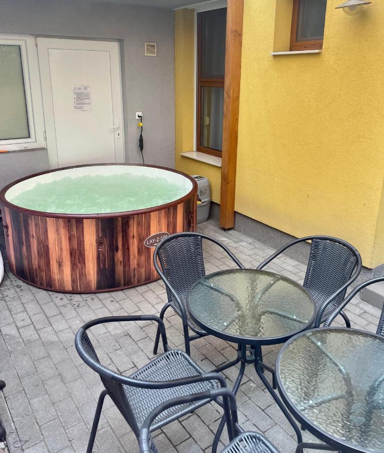 Árvíz Apartman Szeged Esterno foto