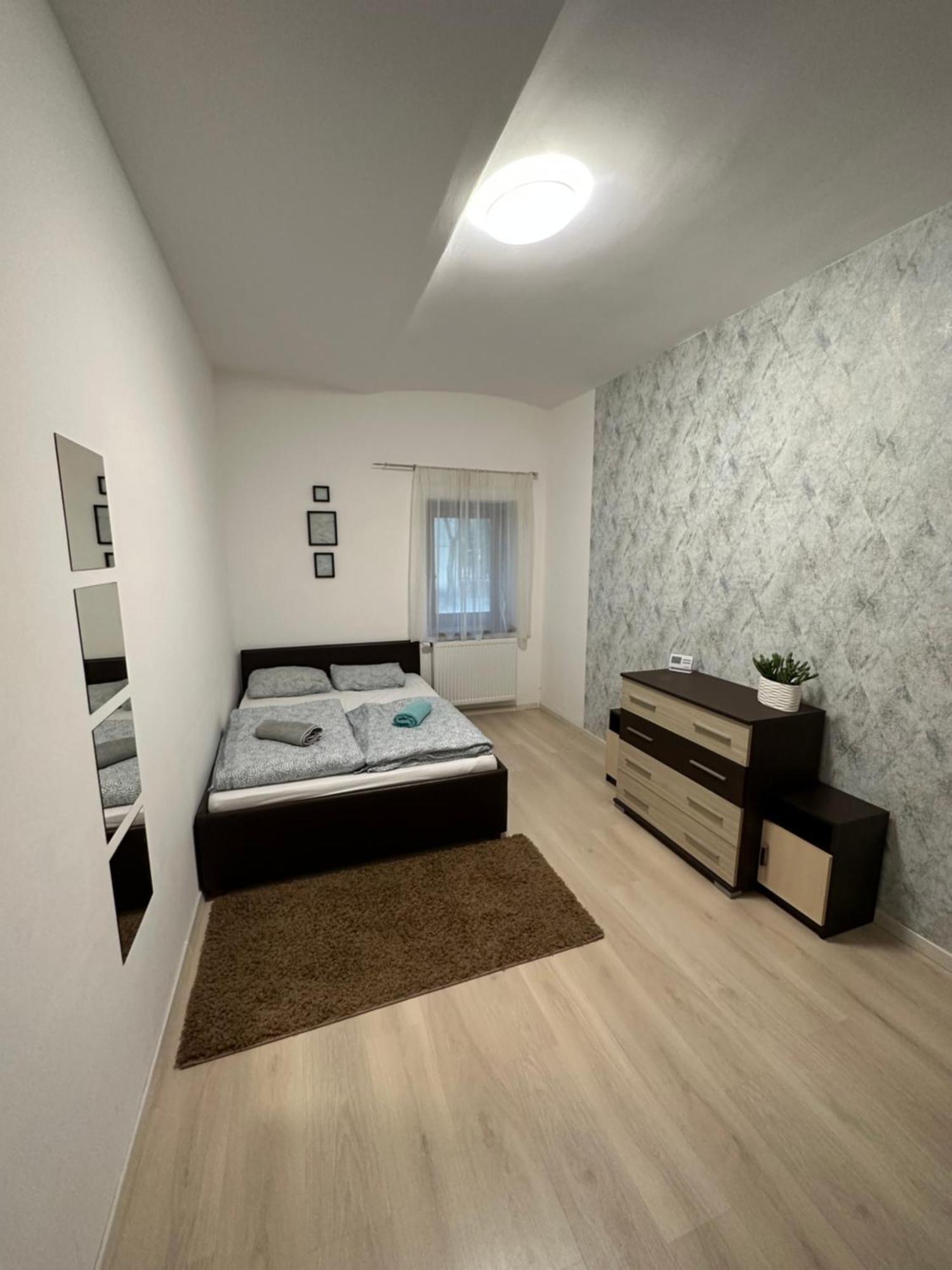 Árvíz Apartman Szeged Esterno foto