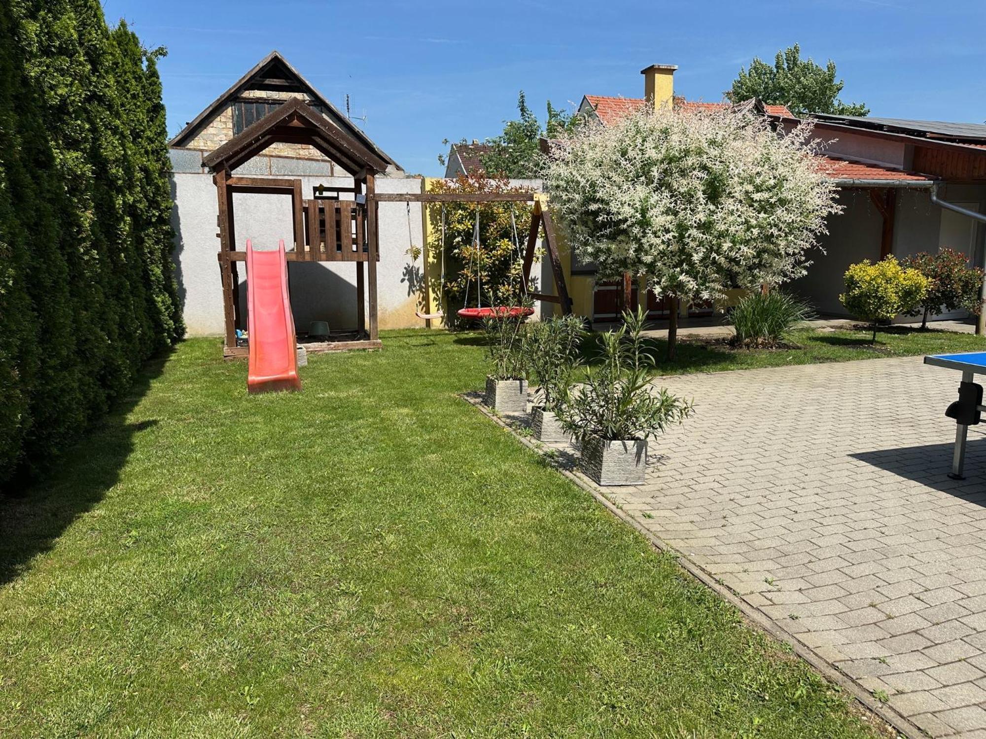 Árvíz Apartman Szeged Esterno foto