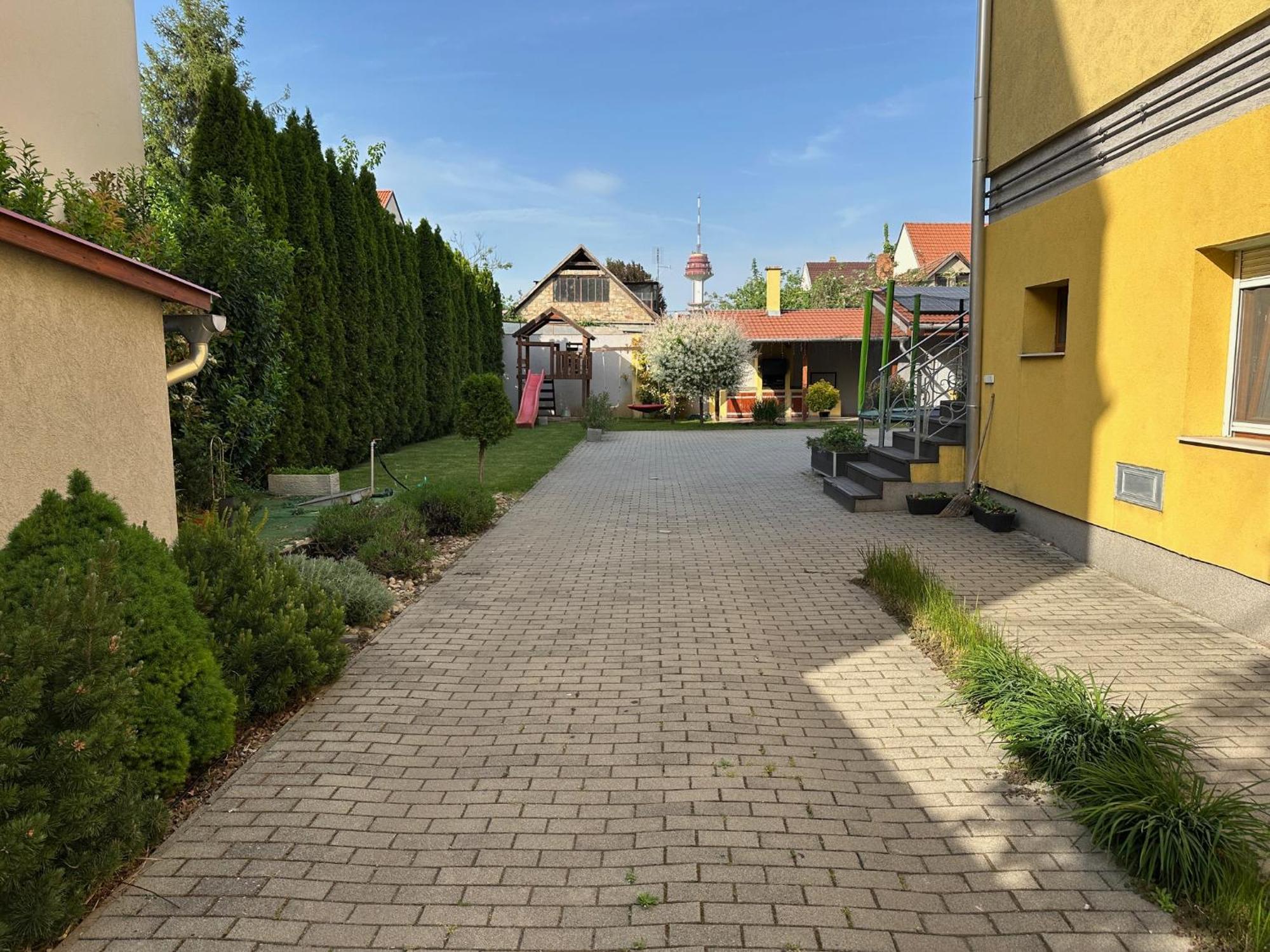 Árvíz Apartman Szeged Esterno foto