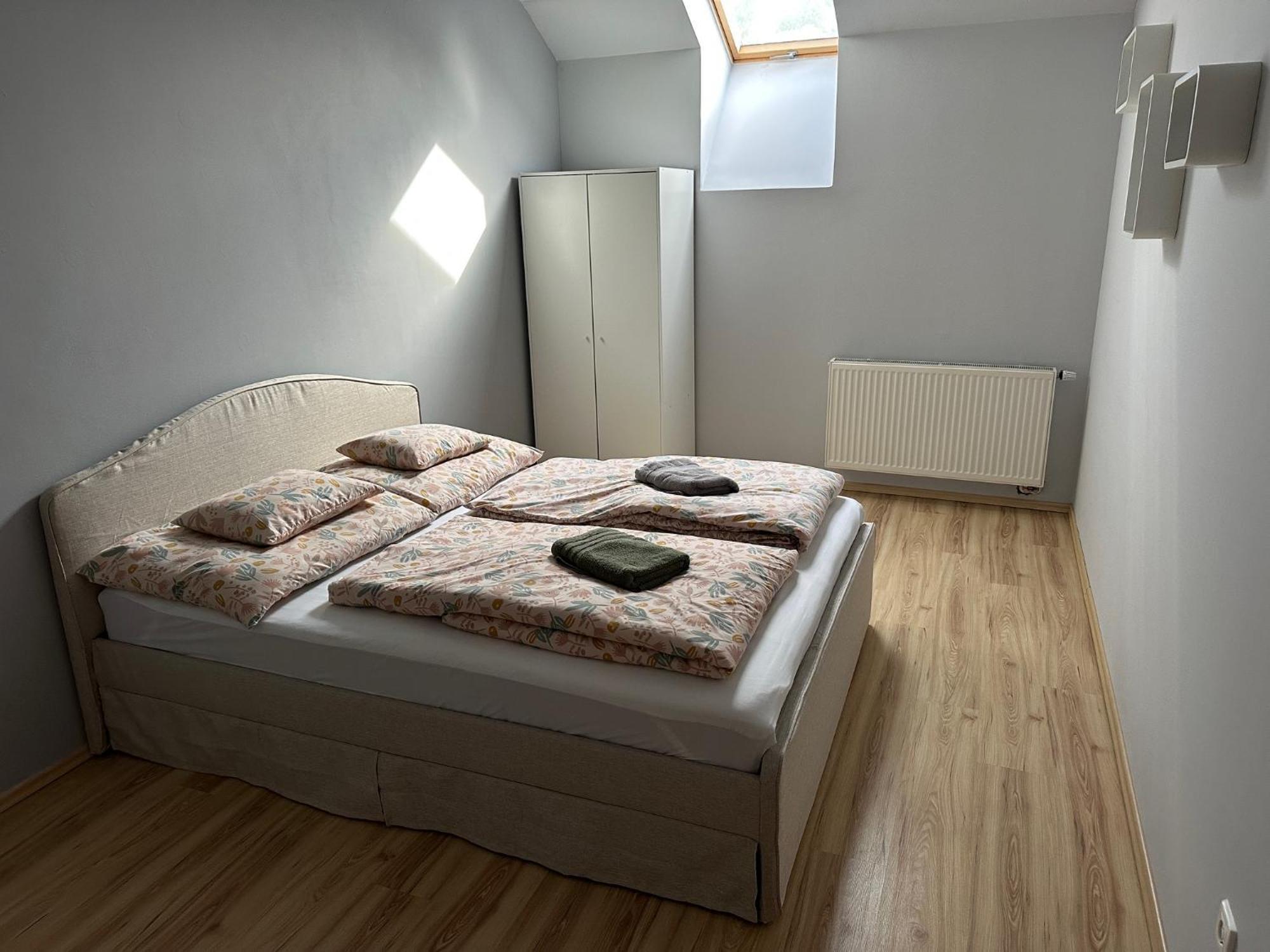 Árvíz Apartman Szeged Esterno foto